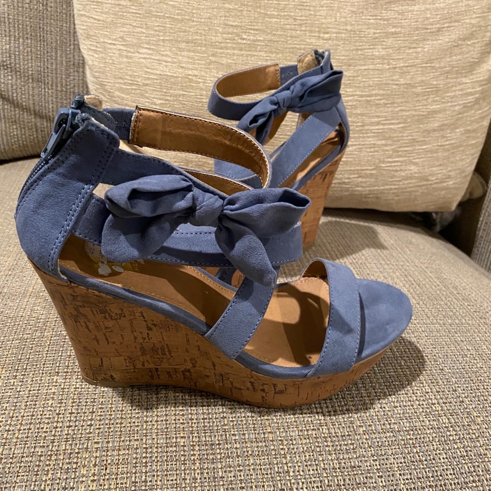 Blue wedges